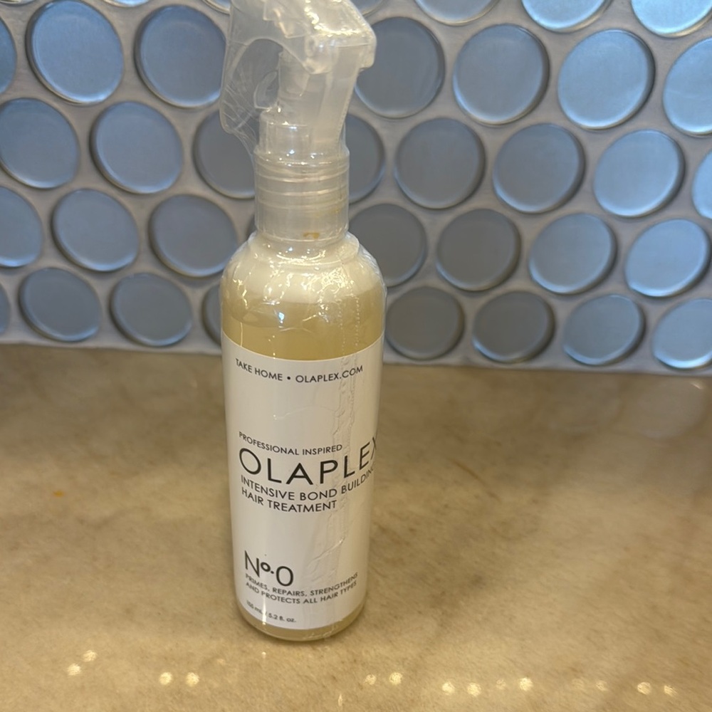 OLAPLEX No.0 Bond Builder in White Bottle
